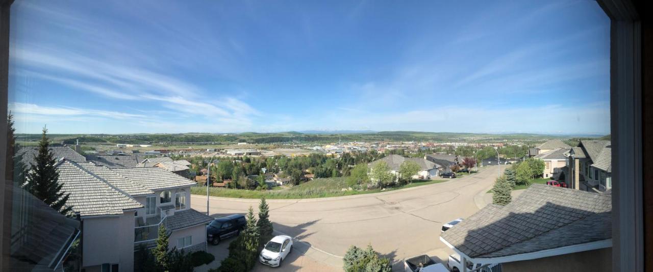 Rocky Mountain View * Cochrane